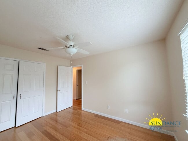 Building Photo - Charming 2 Bedroom Unit in Fort Walton Beach!