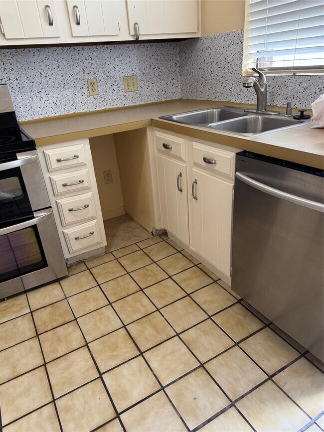 Building Photo - 1748 Timberwood Dr
