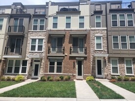 Building Photo - 4981 Lakeside Xing