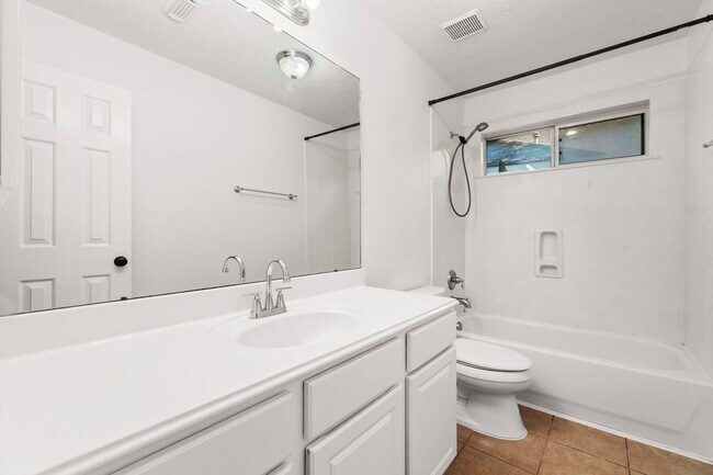 Building Photo - 255 Genesee Ridge Ct