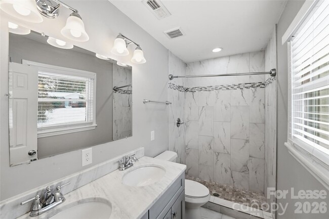 Building Photo - 2521 Dora Dr