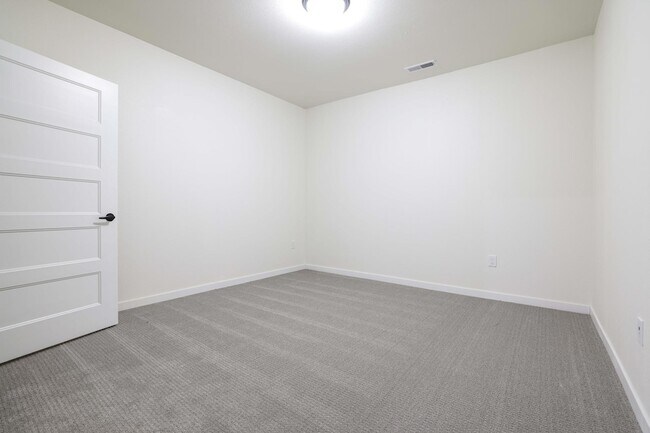 Building Photo - 28 7th St NE