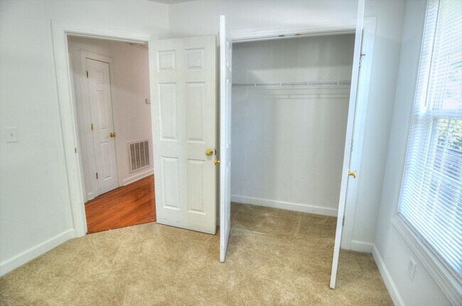 Building Photo - Three Bedroom House in Hillsborough - Available August 8th!