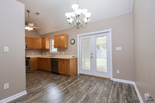 Building Photo - 103 Lions Gate