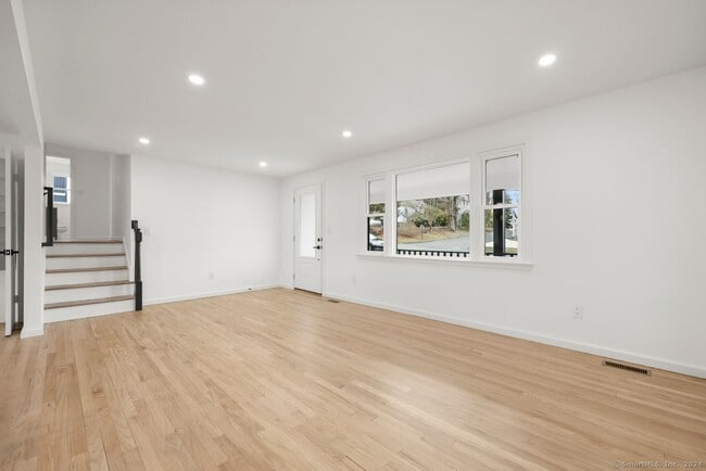 Building Photo - 141 Ridgewood Dr