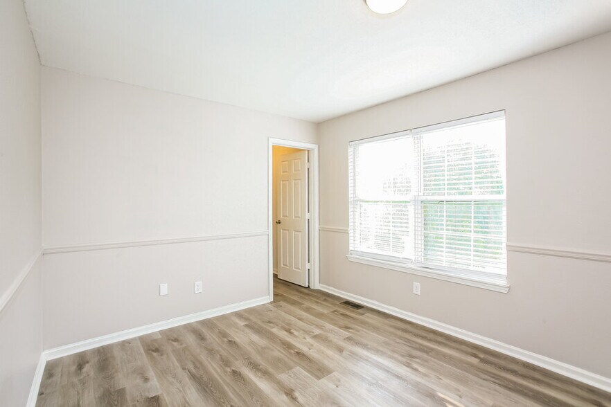 Building Photo - 9761 Trail Dr