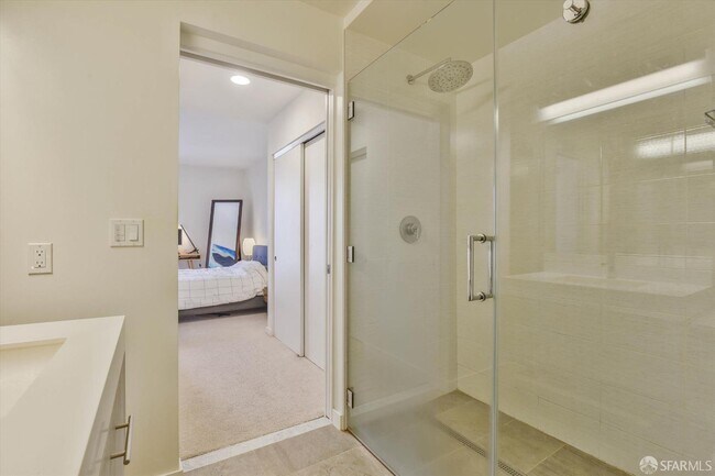 Building Photo - 451 Donahue St