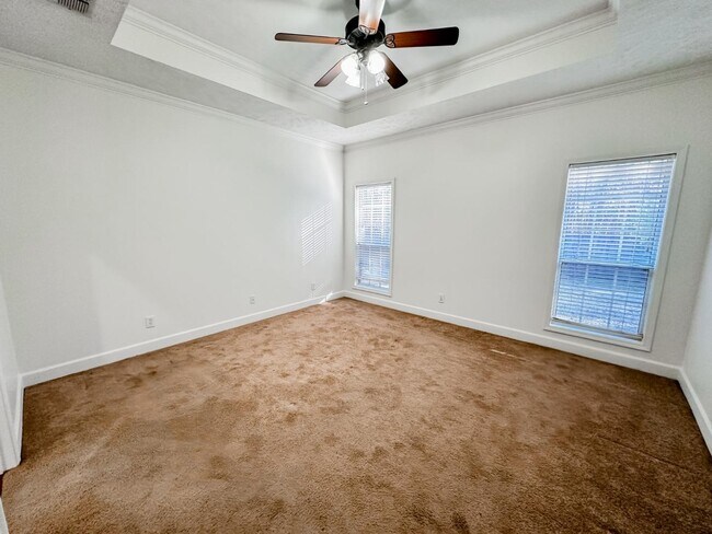 Building Photo - 141 Hazelnut Cir