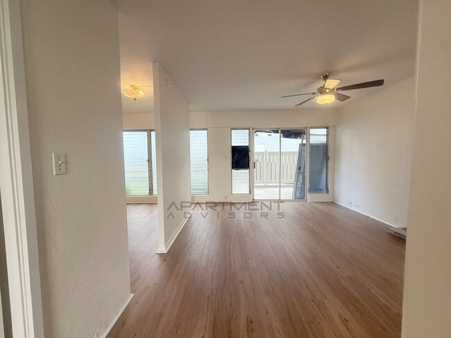 Building Photo - PLEASE VIEW FULL AD FOR DETAILS* $995 1ST MONTH! FANTASTIC! 1 BD / 1 BA / 1 PK | UH MANOA | UNIVE...