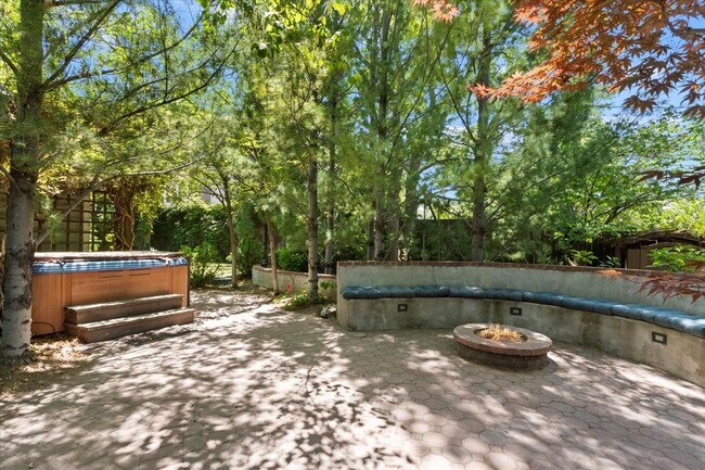 Building Photo - 1442 Federal Way