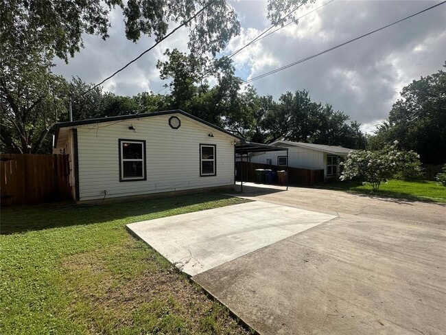 Building Photo - 908 Plateau Cir