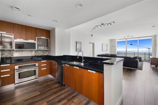 Building Photo - 7901 Hispanola Ave