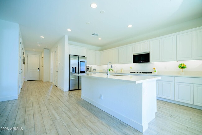 Building Photo - 21513 E Sparrow Dr