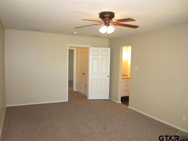 Building Photo - 323 Top Hill Dr