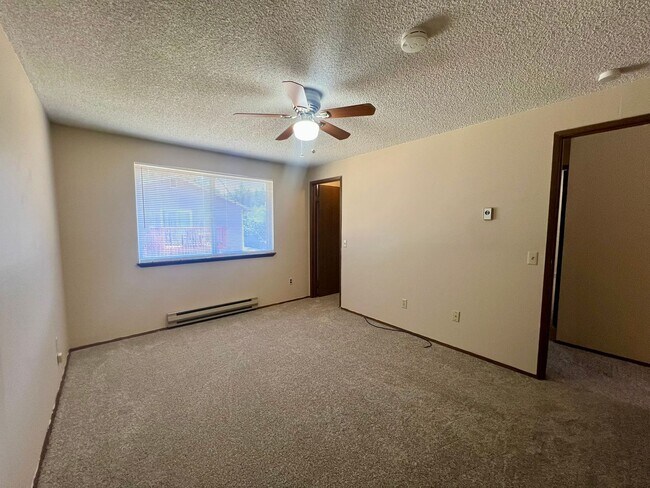 Building Photo - 9236 White Fir Dr NE
