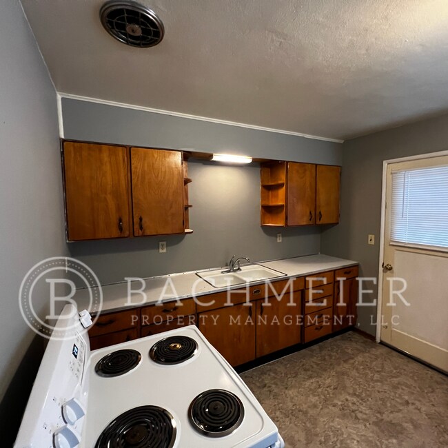 Building Photo - 405 SE 18th St