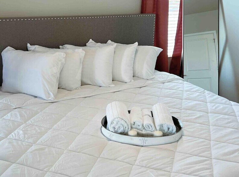 Building Photo - 12800 Corporate Hill Dr