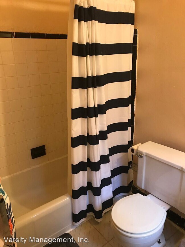 Building Photo - 1 br, 1 bath Apartment - 801 W. Madison 80...