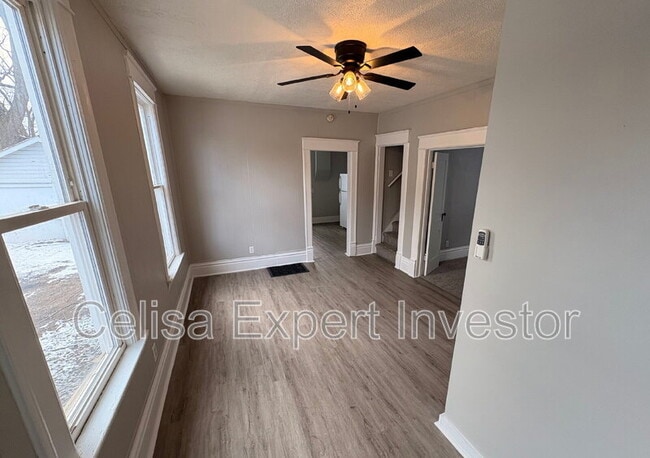 Building Photo - 425 Greenlawn Ave