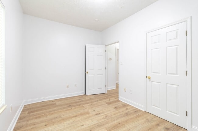 Building Photo - 605 Spruce St