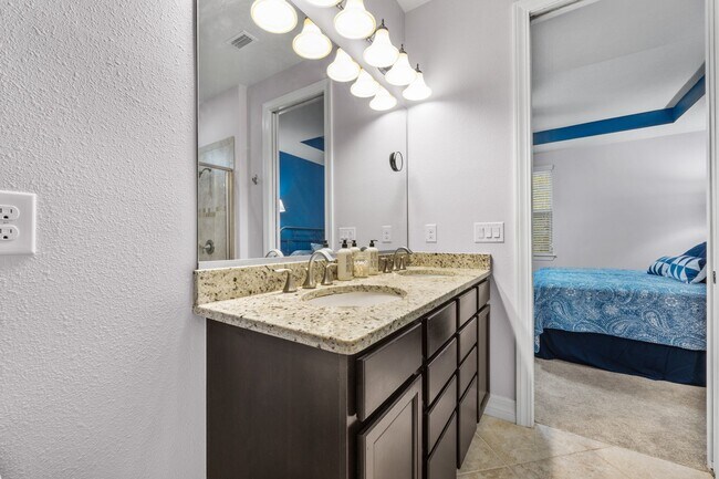 Building Photo - Beautifully Maintained home in Pool Community!