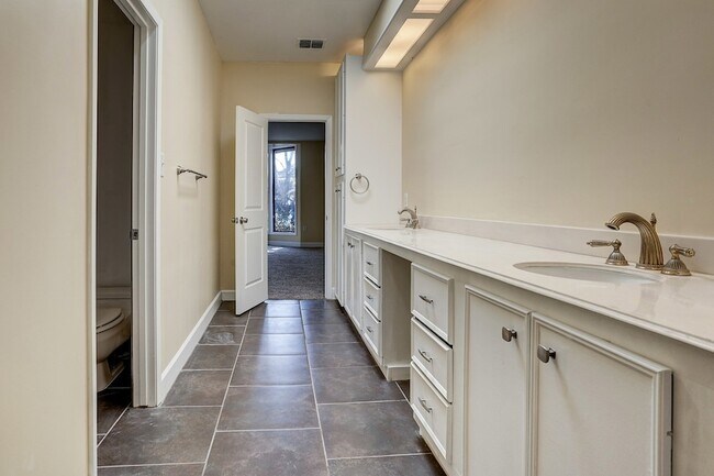 Building Photo - 5203 Braesvalley Dr
