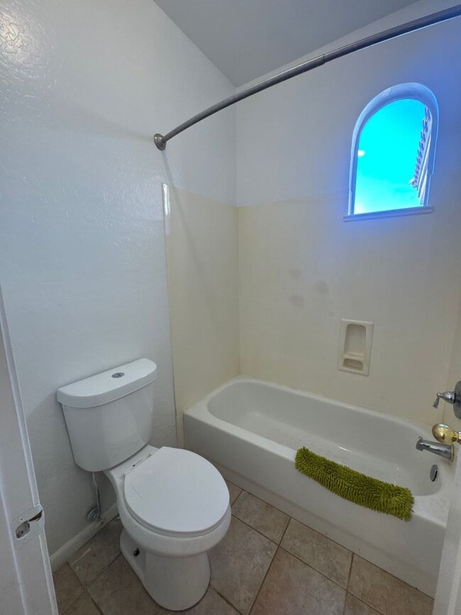 Building Photo - Upgraded home in Glendale with Pool