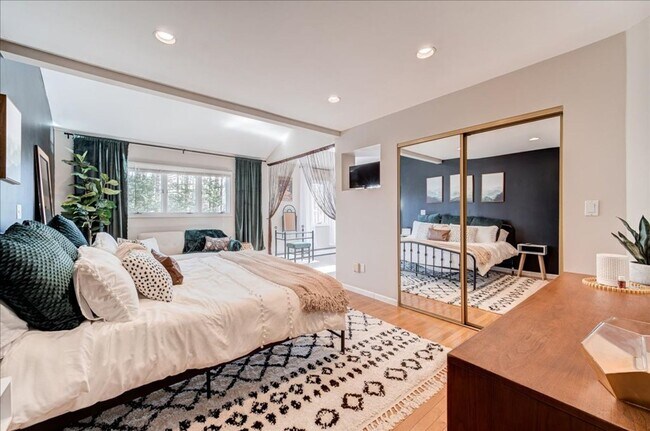 Building Photo - 441 Burlingham Rd