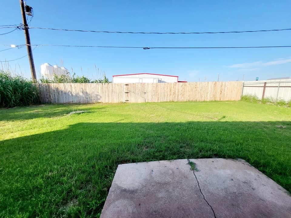 Building Photo - 4016 Eastridge Dr