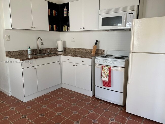 Building Photo - 750 NE 86th St