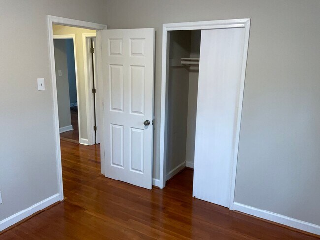 Building Photo - Fully updated 4BR 2BA single family brick home in Connecticut Ave Estates