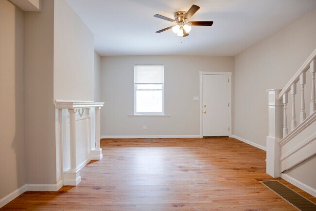 Building Photo - ???Newly Renovated MODERN 3BR and 1.5Bath ...