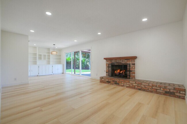Building Photo - Beautifully Renovated 3-Bedroom Home with ...