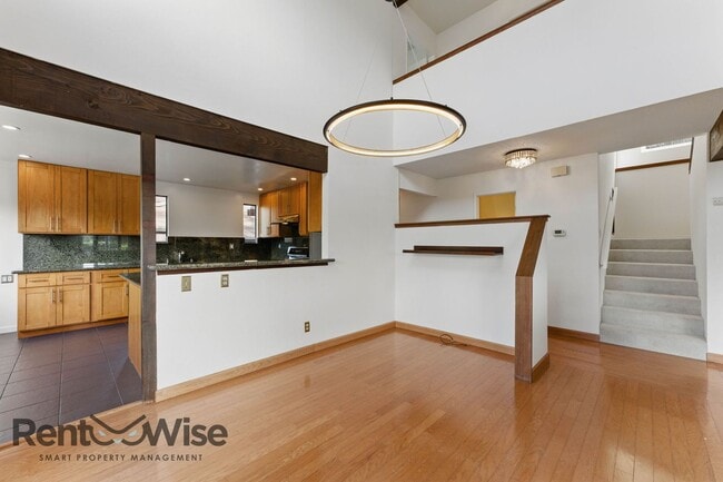 Building Photo - 6845 Thornhill Dr