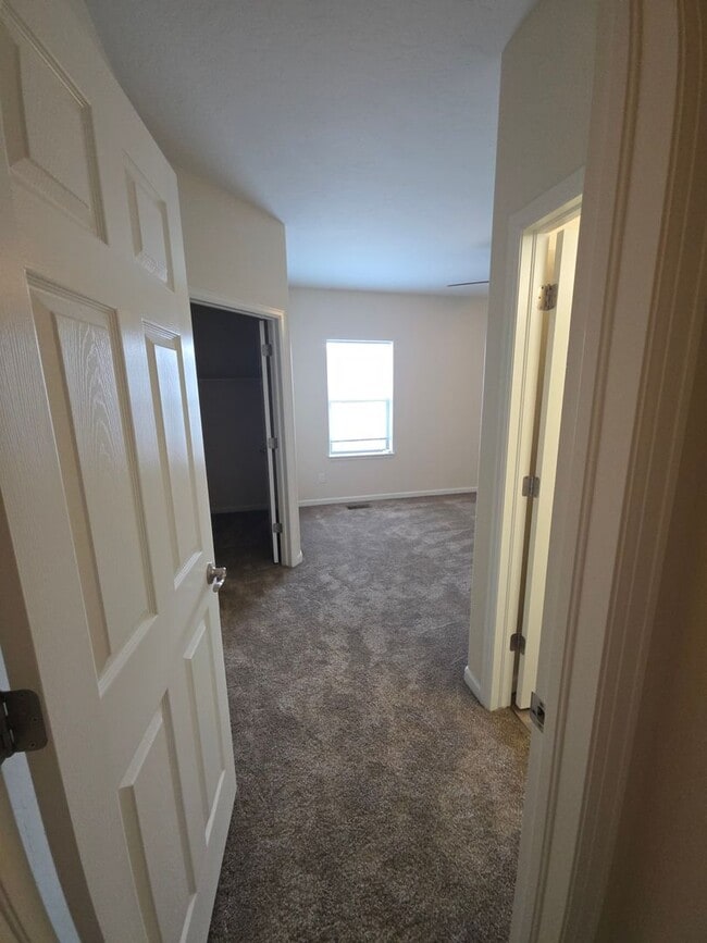 Building Photo - 3 Bed 2.5 Bath PRIME location Townhome!!