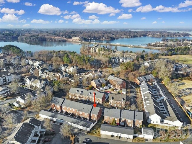 Building Photo - 630 Old Meeting Way