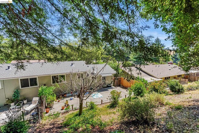 Building Photo - 2050 Donald Dr