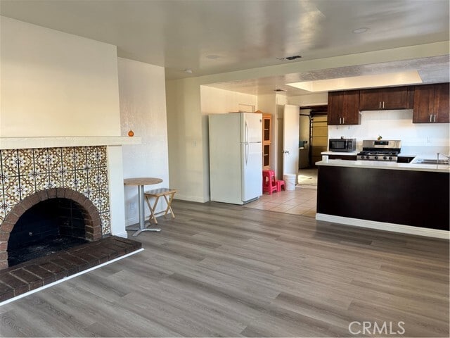 Building Photo - 1285 E Kingsley Ave