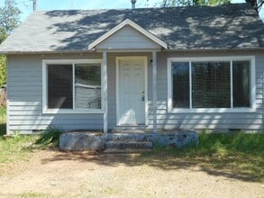 Building Photo - Cute 1 Bedroom House In Shasta Lake (Garage NOT Included)