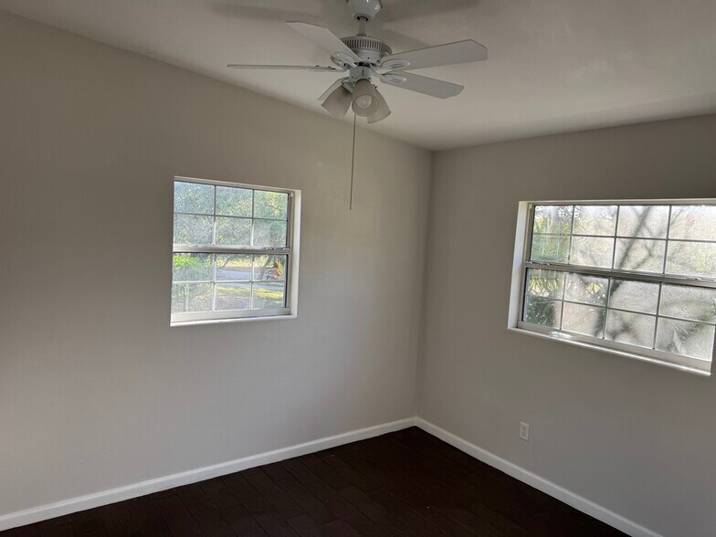 Master Bedroom - 2848 Chantilly Ave