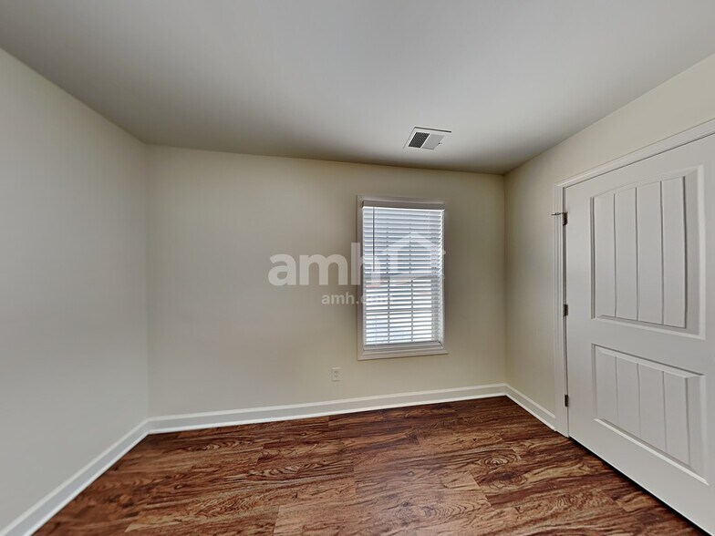 Building Photo - 410 Nathan St