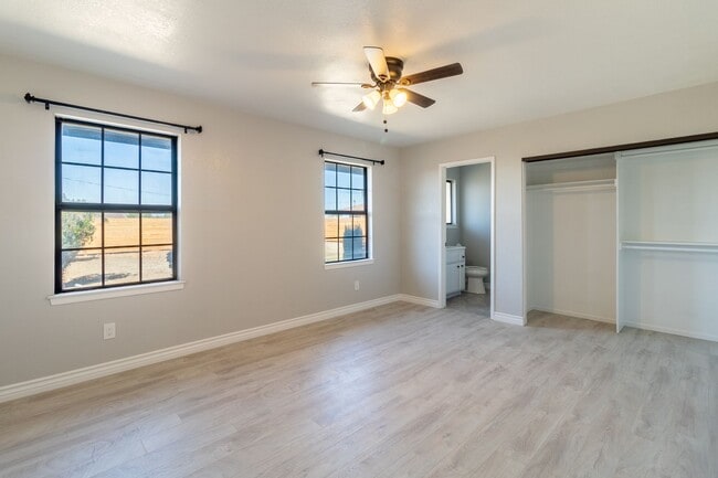 Building Photo - Beautiful 3/2 Apple Valley Home