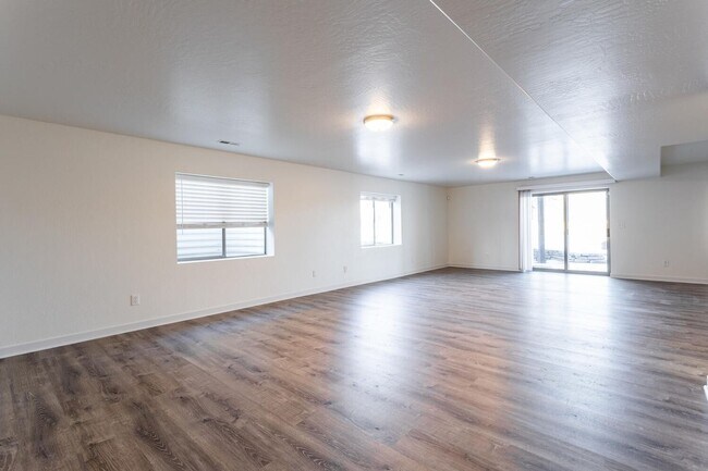 Building Photo - Tranquil Retreat in Trailside