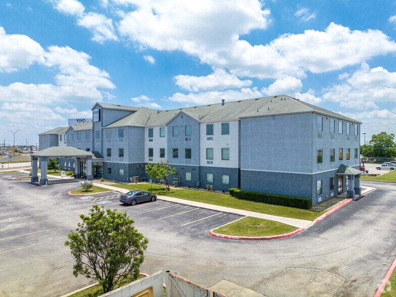 Building Photo - Gruene Point