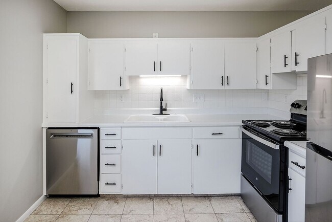 Building Photo - 4819 S 131st St