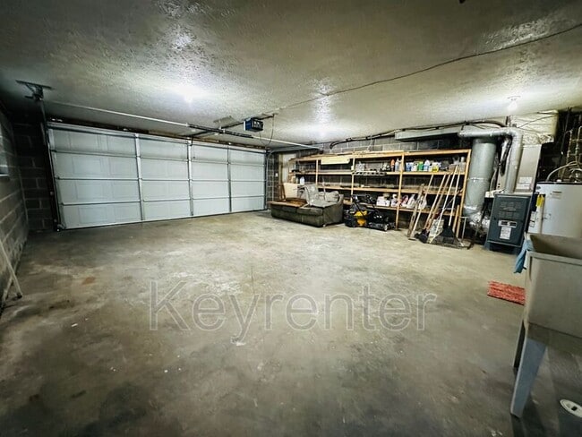 Building Photo - 918 W Forest Blvd