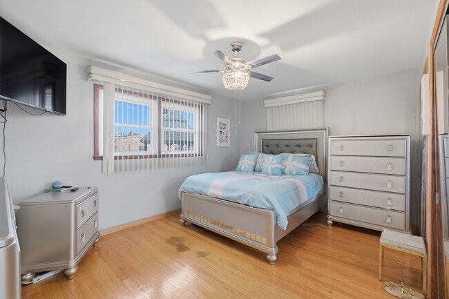 Building Photo - 9728 S Tripp Ave