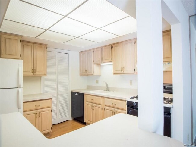 Building Photo - 4545 Chestnut Ridge Rd