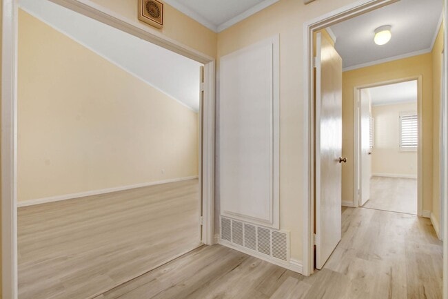 Building Photo - La Canada Townhouse In the Golf Course Com...