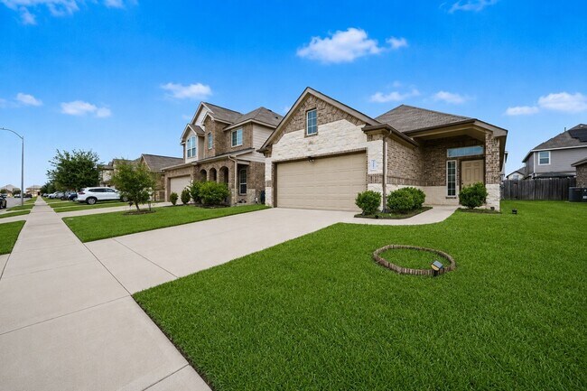 Building Photo - 24806 Pavarotti Pl